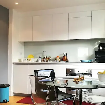 Bright & Spacious Double Bedroom With Ensuite And Concierge! Paid Parking Available London Exterior photo